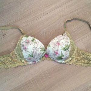 Victoria’s Secret Bra